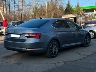 Skoda Superb foto 3