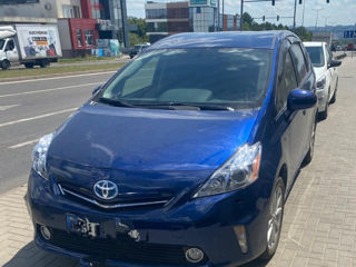 Toyota Prius v foto 3