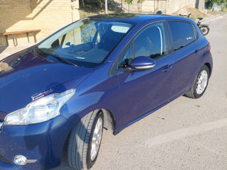 Peugeot 208 foto 4