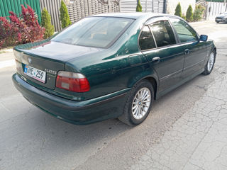 BMW 5 Series foto 1