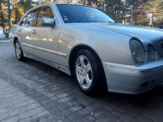 Mercedes E-Class foto 2