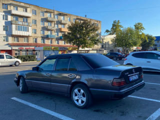 Mercedes Series (W124) foto 2