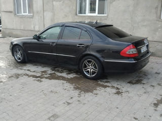 Mercedes E-Class foto 2