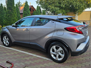 Toyota C-HR foto 2