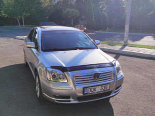 Toyota Avensis foto 1