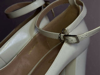 Женские белые каблуки foto 3