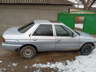 Ford Escort foto 2