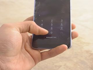 Samsung Galaxy A8 (SM-A530FZKDSEK) Треснул экран – на ремонт отдавай нам! foto 1