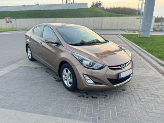 Hyundai Elantra foto 1