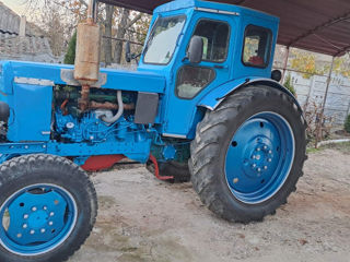 Vând tractor foto 2