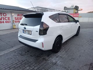 Toyota Prius v foto 5