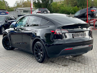 Tesla Model Y foto 3