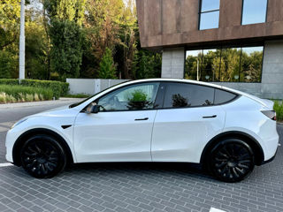 Tesla Model Y foto 2