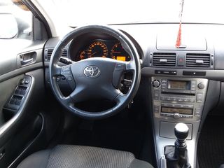 Toyota Avensis foto 7