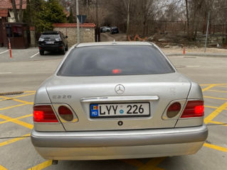 Mercedes E-Class foto 2