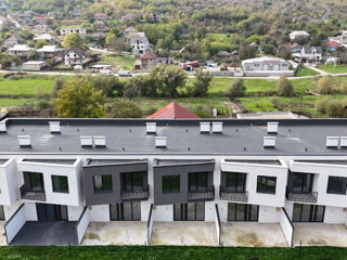 complex rezidențial  compus din 7 townhouse înșiruite foto 3