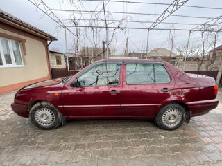 Volkswagen Vento foto 4