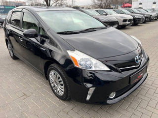 Toyota Prius v foto 2