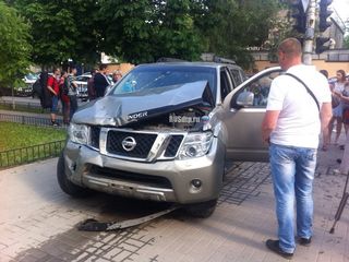 Nissan Pathfinder foto 1