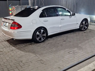 Mercedes E-Class foto 2