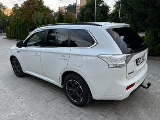 Mitsubishi Outlander foto 1