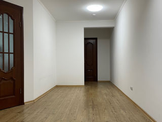 Apartament cu 2 camere, 73 m², Centru, Chișinău foto 3