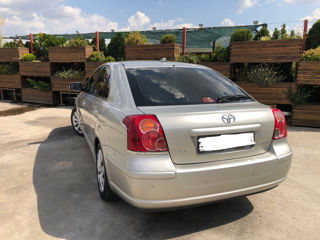 Toyota Avensis foto 3