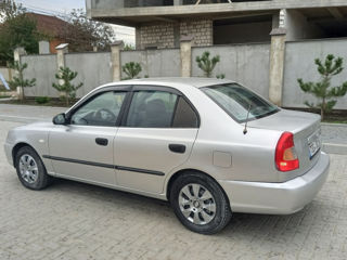 Hyundai Accent foto 4