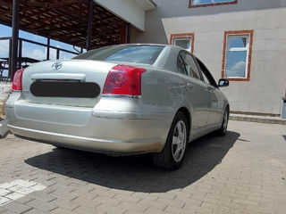 Toyota Avensis foto 2