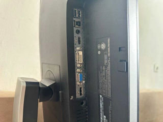 Dell UltraSharp U2713HM foto 7