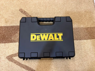 Mașină de găurit și înșurubat DeWalt DCD771