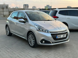 Peugeot 208 foto 2