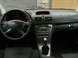 Toyota Avensis foto 7