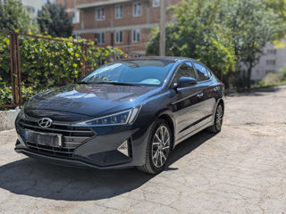 Hyundai Elantra foto 1