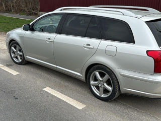 Toyota Avensis foto 4