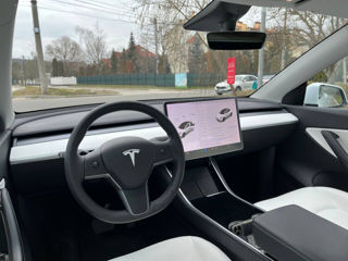 Tesla Model Y foto 10