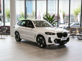 BMW iX3 foto 2