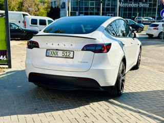 Tesla Model Y foto 5