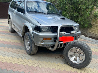 Mitsubishi Pajero Sport foto 2