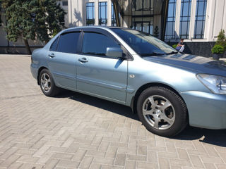 Mitsubishi Lancer foto 5