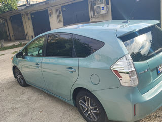 Toyota Prius v foto 4