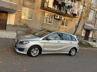 Mercedes B-Class foto 2