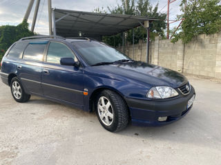 Toyota Avensis foto 2