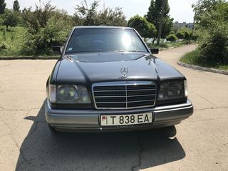 Mercedes E Class foto 2