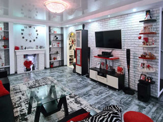 Ap. 3 cam., 130 м², 5/5 et.