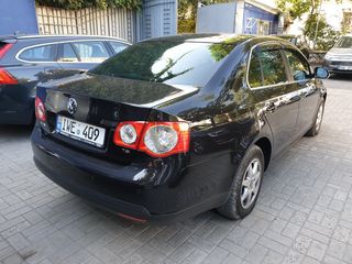 Volkswagen Jetta foto 2