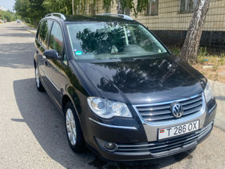 Volkswagen Touran foto 2