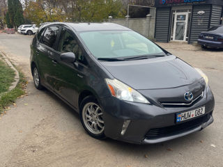 Toyota Prius v