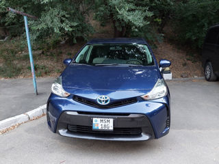 Toyota Prius v foto 4