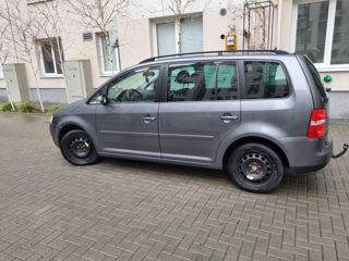 Volkswagen Touran foto 4